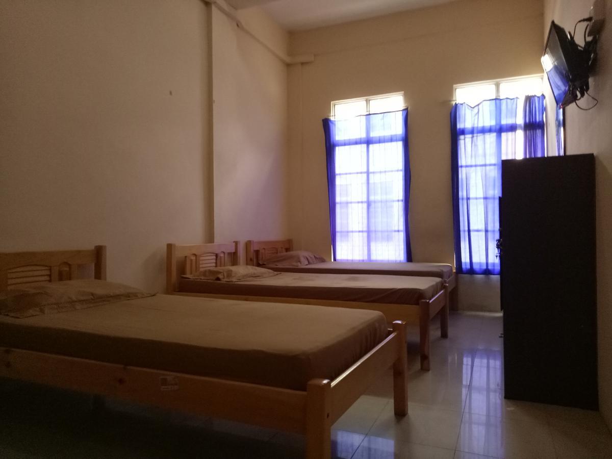 D'Kost Batam Hostel Нагоя Екстериор снимка
