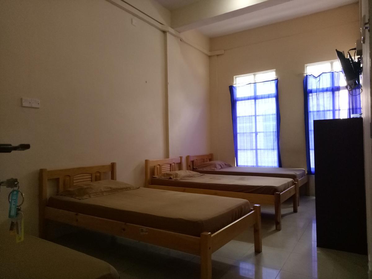 D'Kost Batam Hostel Нагоя Екстериор снимка